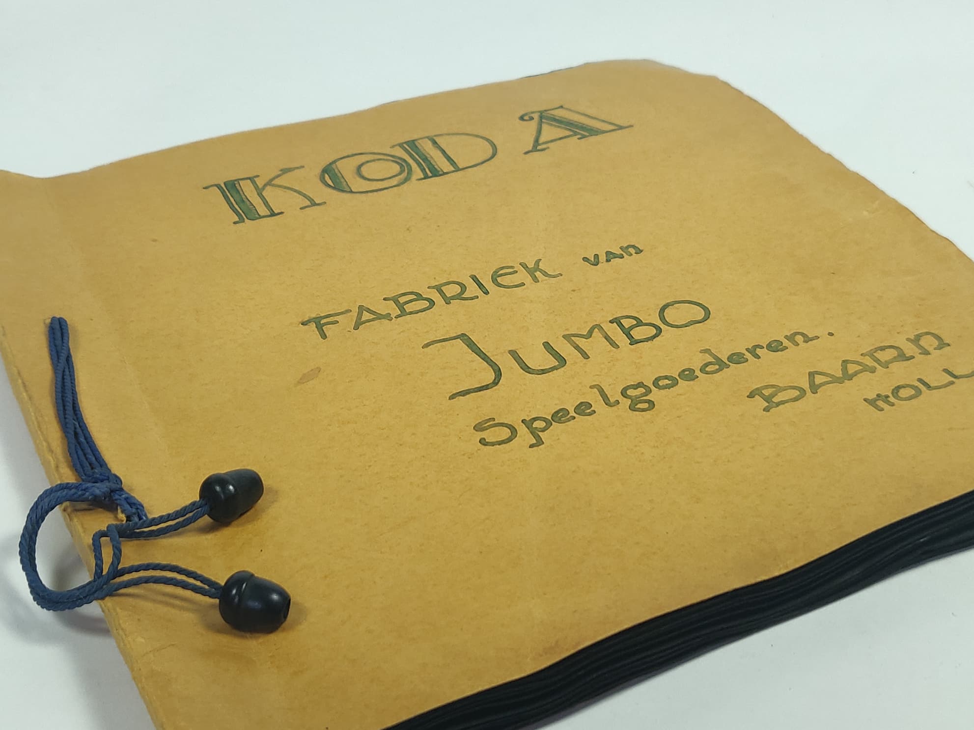 Album met foto's van de KODA speelgoedfabriek uit Baarn