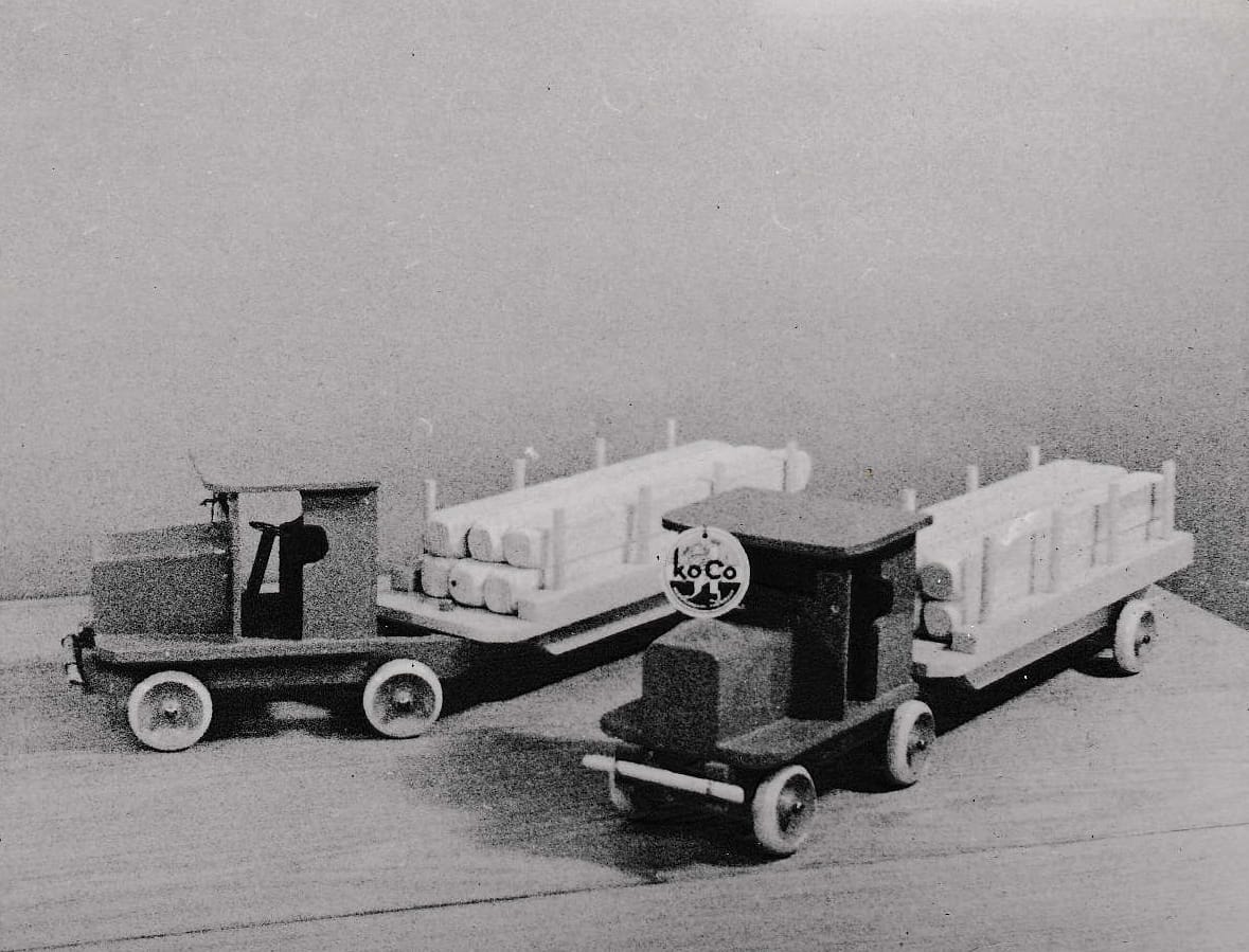 Twee vrachtwagens van KoCo speelgoed