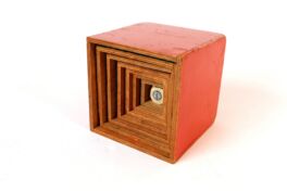 142: Stapelkubus 8-delig (8-part stacking cubes)